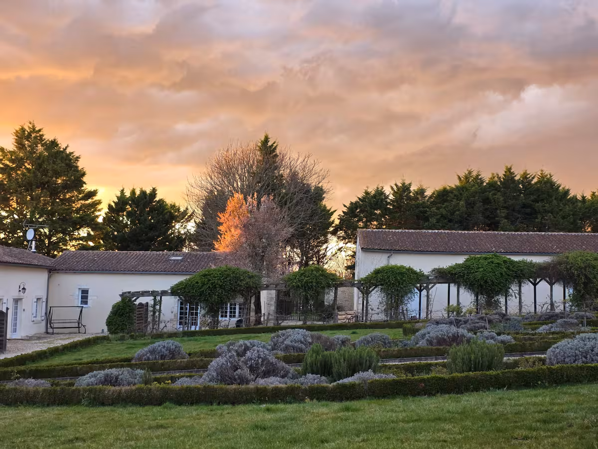 Gîte Campagne — vue dégagée sur la terrasse